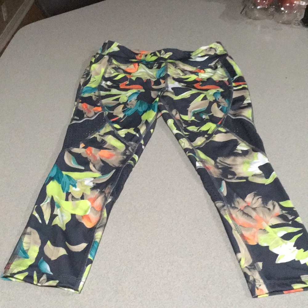 Aviva crop work out pants!